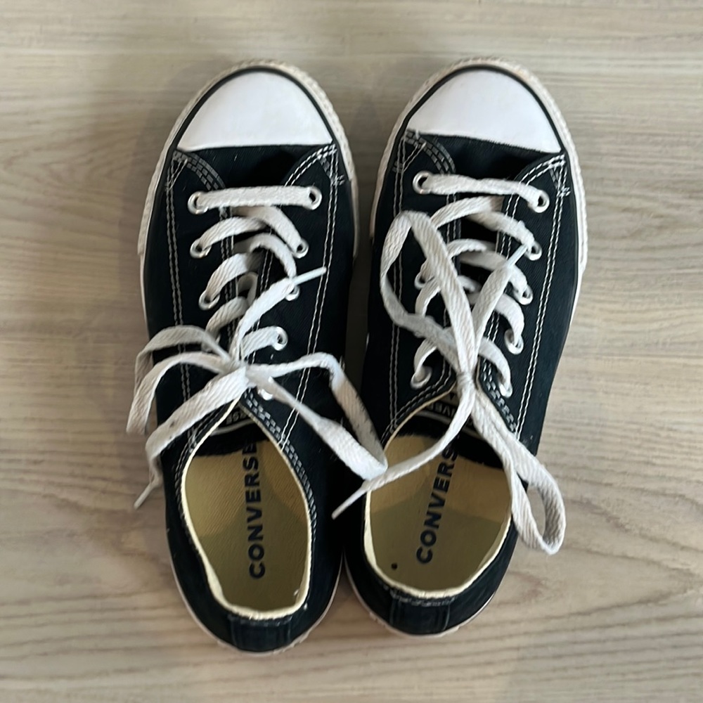 Black kid size 3 converse and women’s size 7